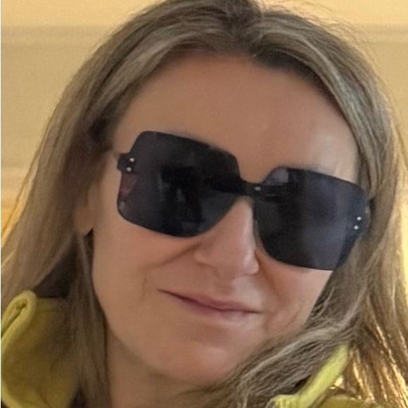 Dior women’s Blue Sunglasses with Silver Case - Picture 3 of 4